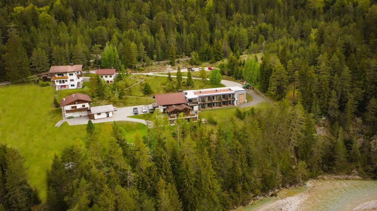 Hotel Garni Isarlodge Wiesenhof Scharnitz Exterior foto