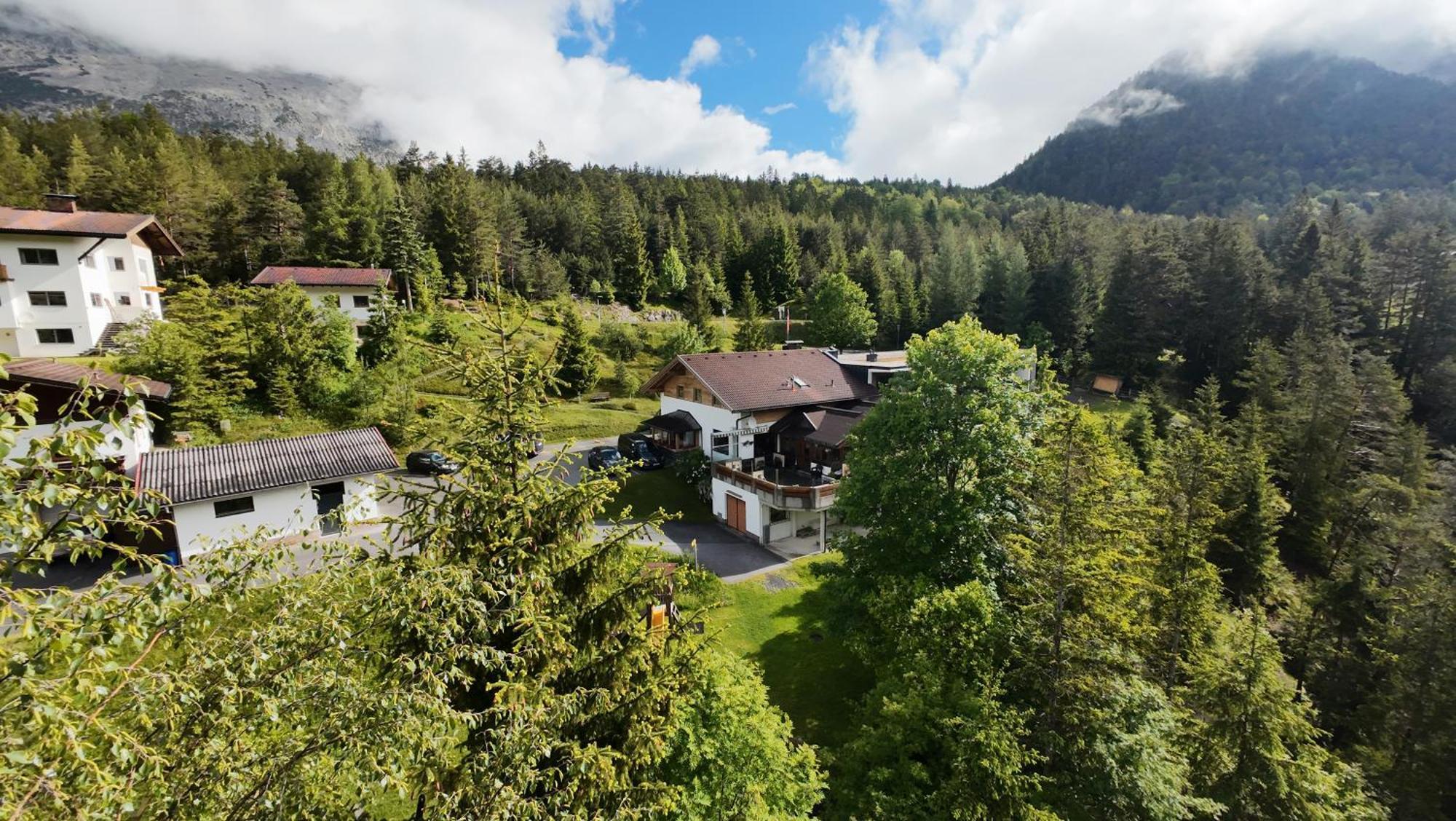 Hotel Garni Isarlodge Wiesenhof Scharnitz Exterior foto