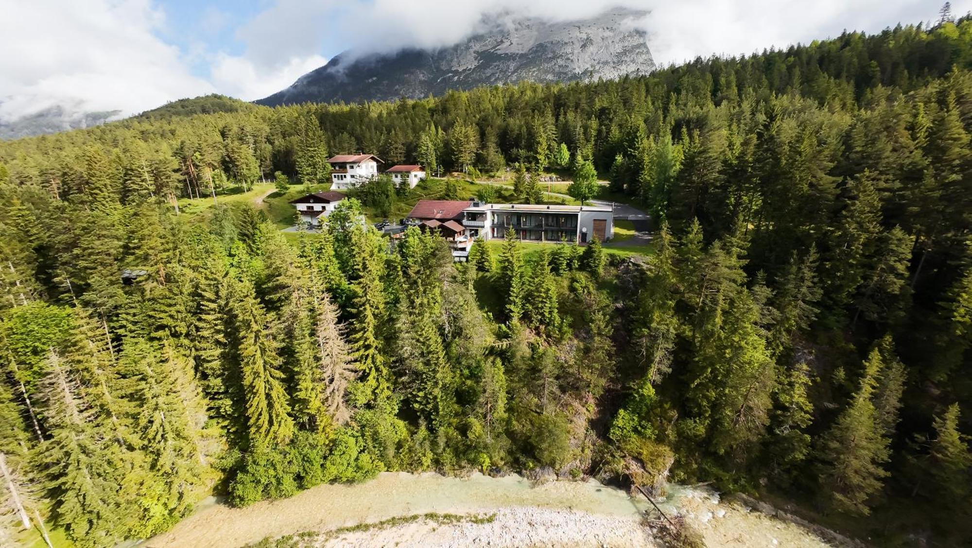 Hotel Garni Isarlodge Wiesenhof Scharnitz Exterior foto